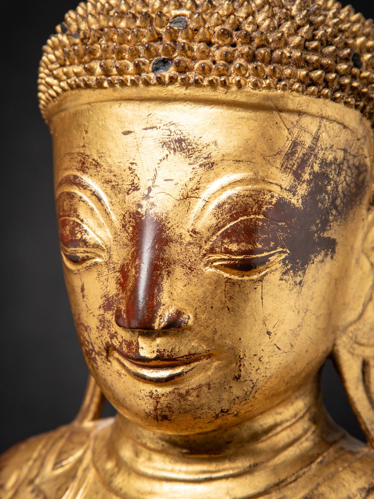 18th century Antique wooden Burmese Shan Buddha in Bhumisparsha Mudra For Sale 4