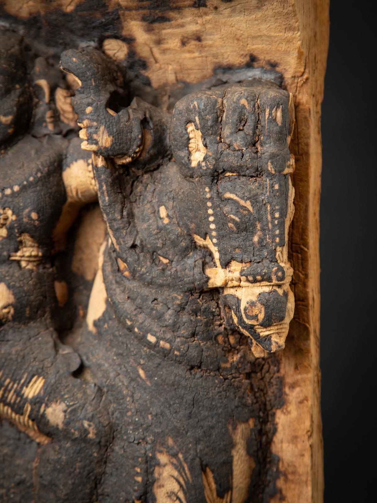 Panneau de temple indien ancien en bois du 18ème siècle en vente 4