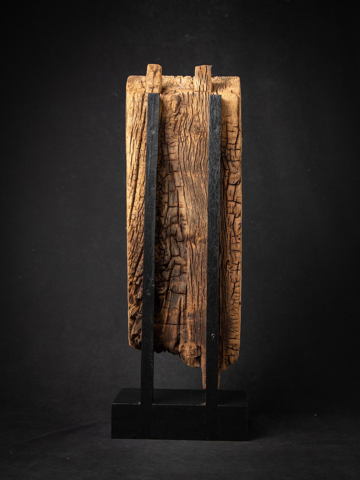 18th century Antique wooden Indian temple panel from India In Good Condition For Sale In DEVENTER, NL