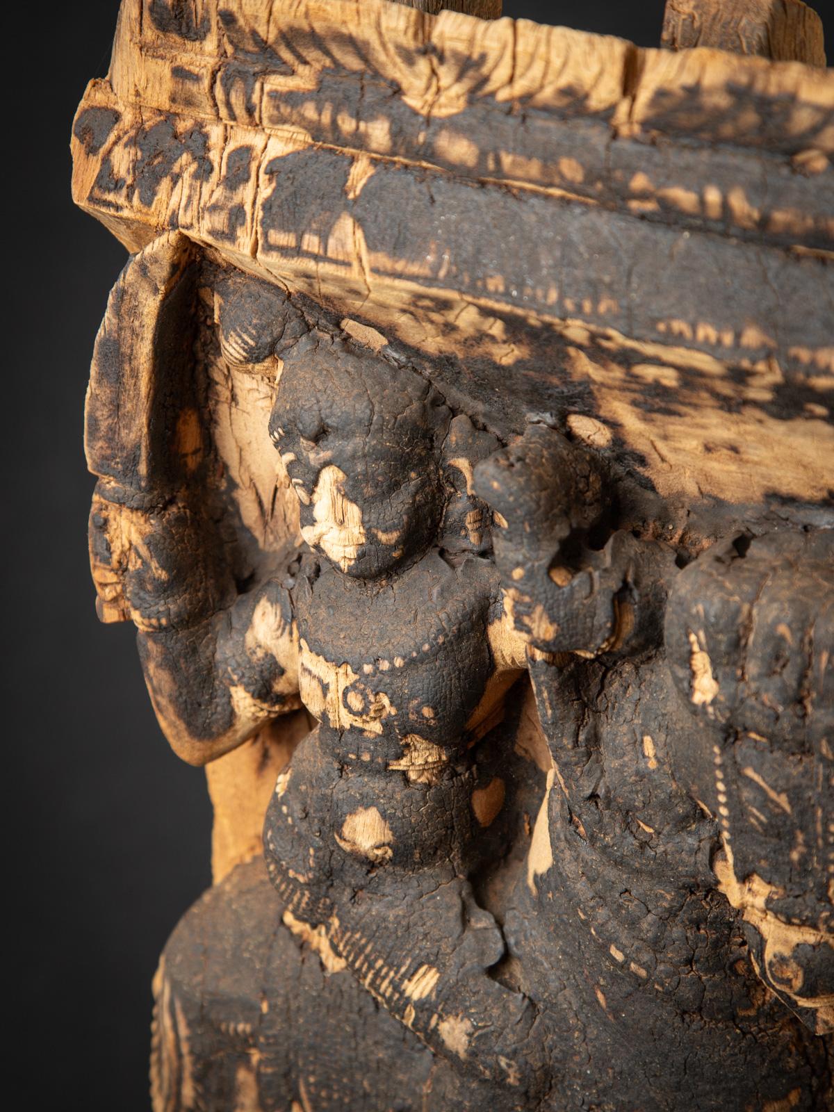 XVIIIe siècle et antérieur Panneau de temple indien ancien en bois du 18ème siècle en vente