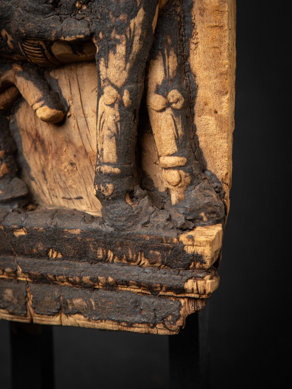 Panneau de temple indien ancien en bois du 18ème siècle en vente 2