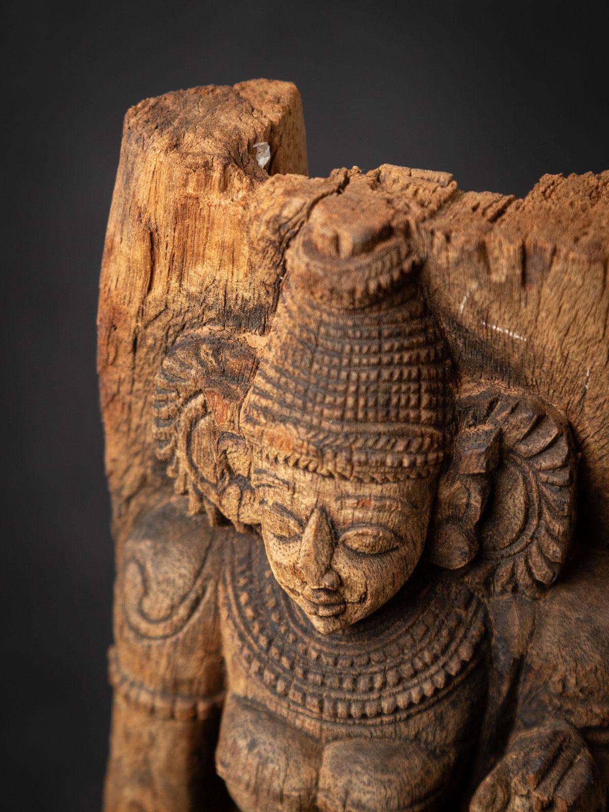 Birmano Pannello antico in legno del XVIII secolo raffigurante la dea Devi, proveniente dall'India in vendita