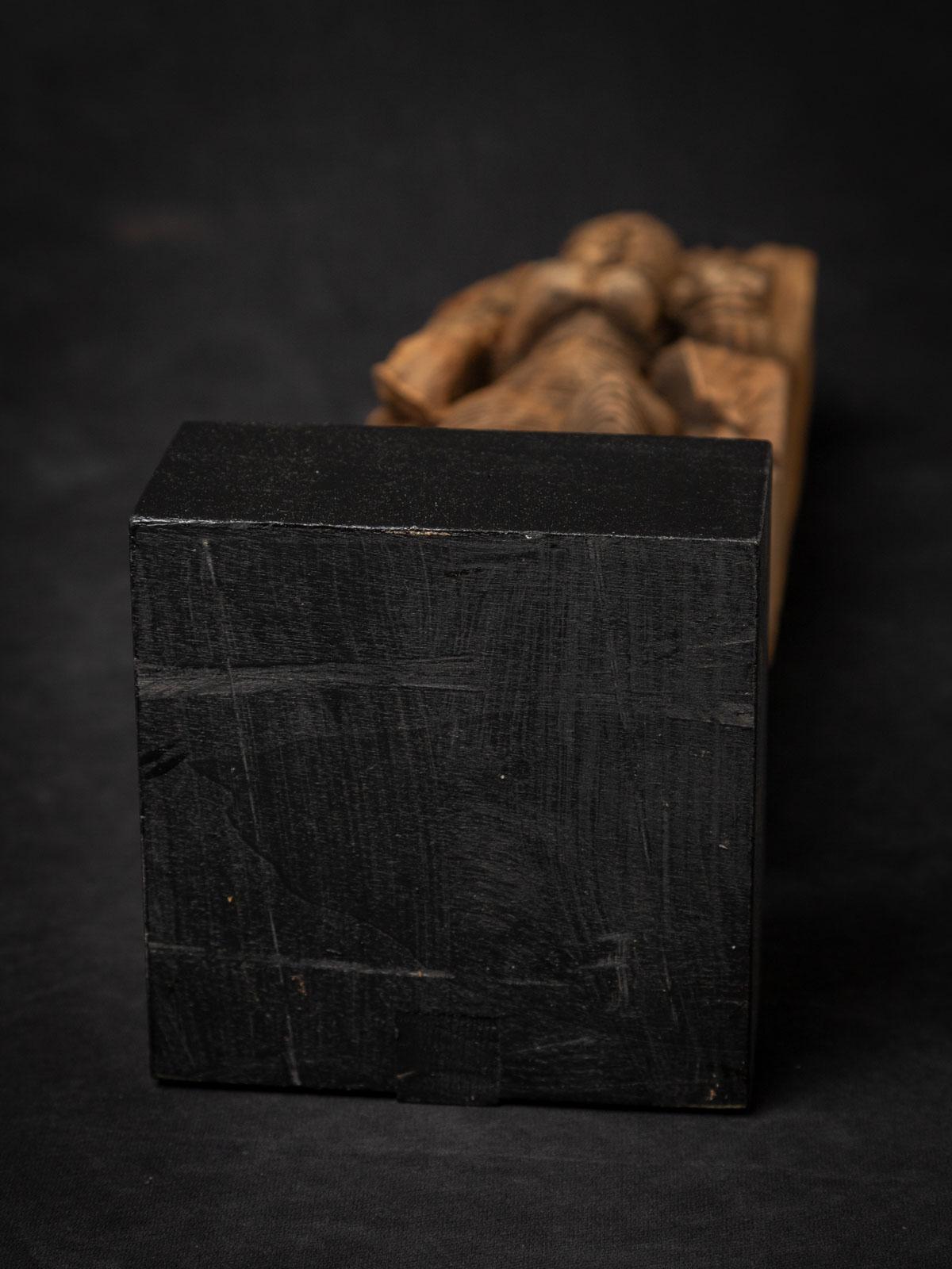 Pannello antico in legno del XVIII secolo raffigurante la dea Devi, proveniente dall'India in vendita 2