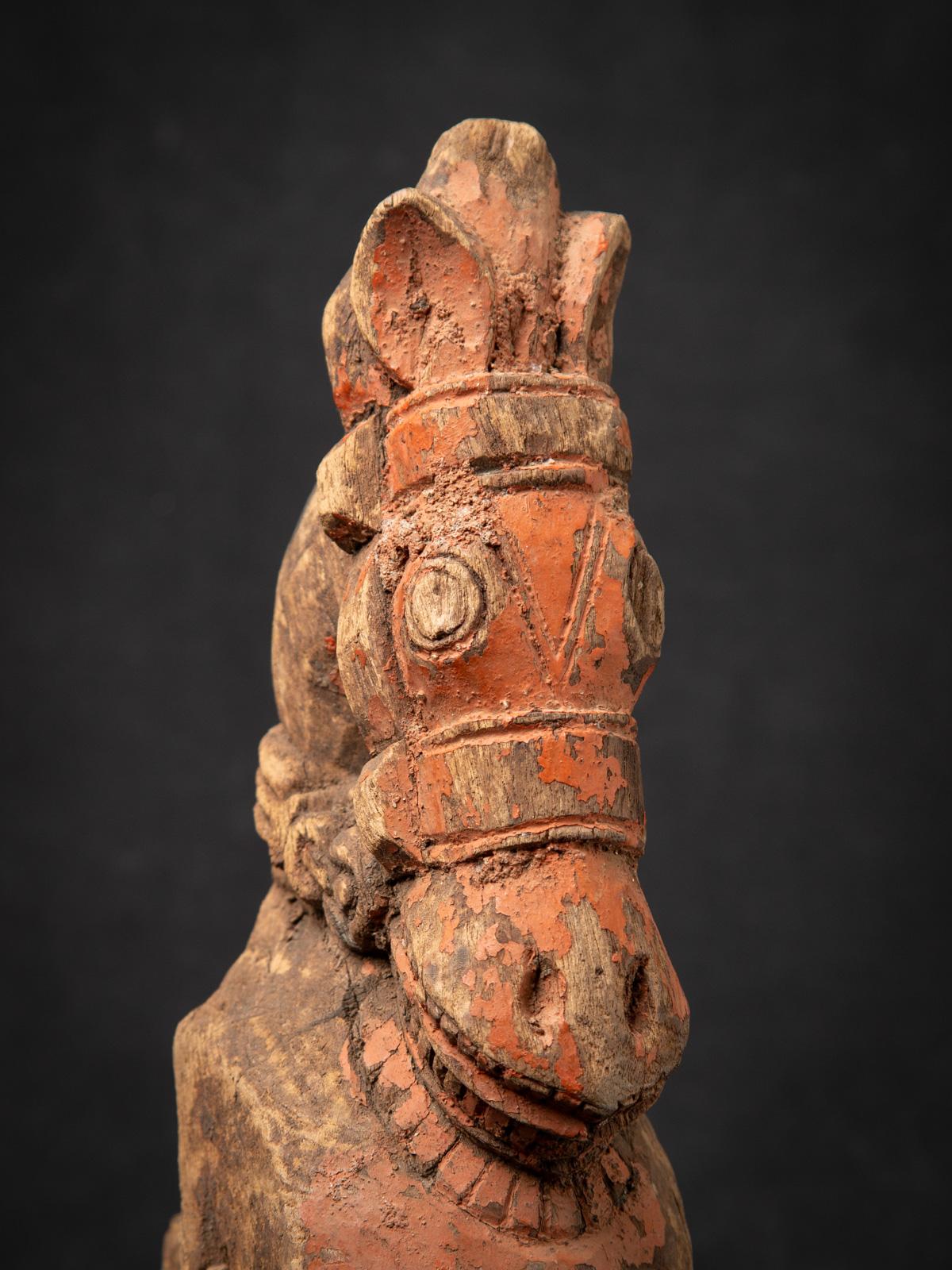 18th century Antique wooden temple fragment of a Horse head For Sale 8