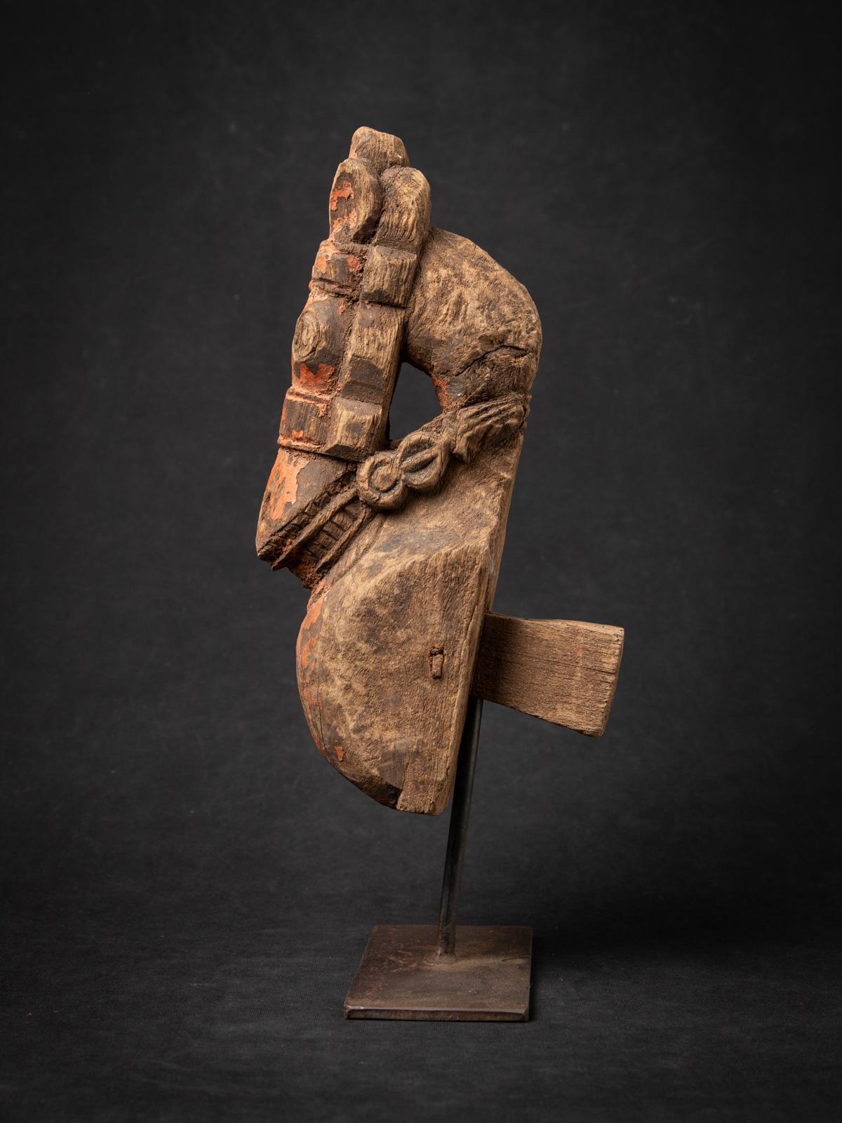 18th century Antique wooden temple fragment of a Horse head For Sale 12