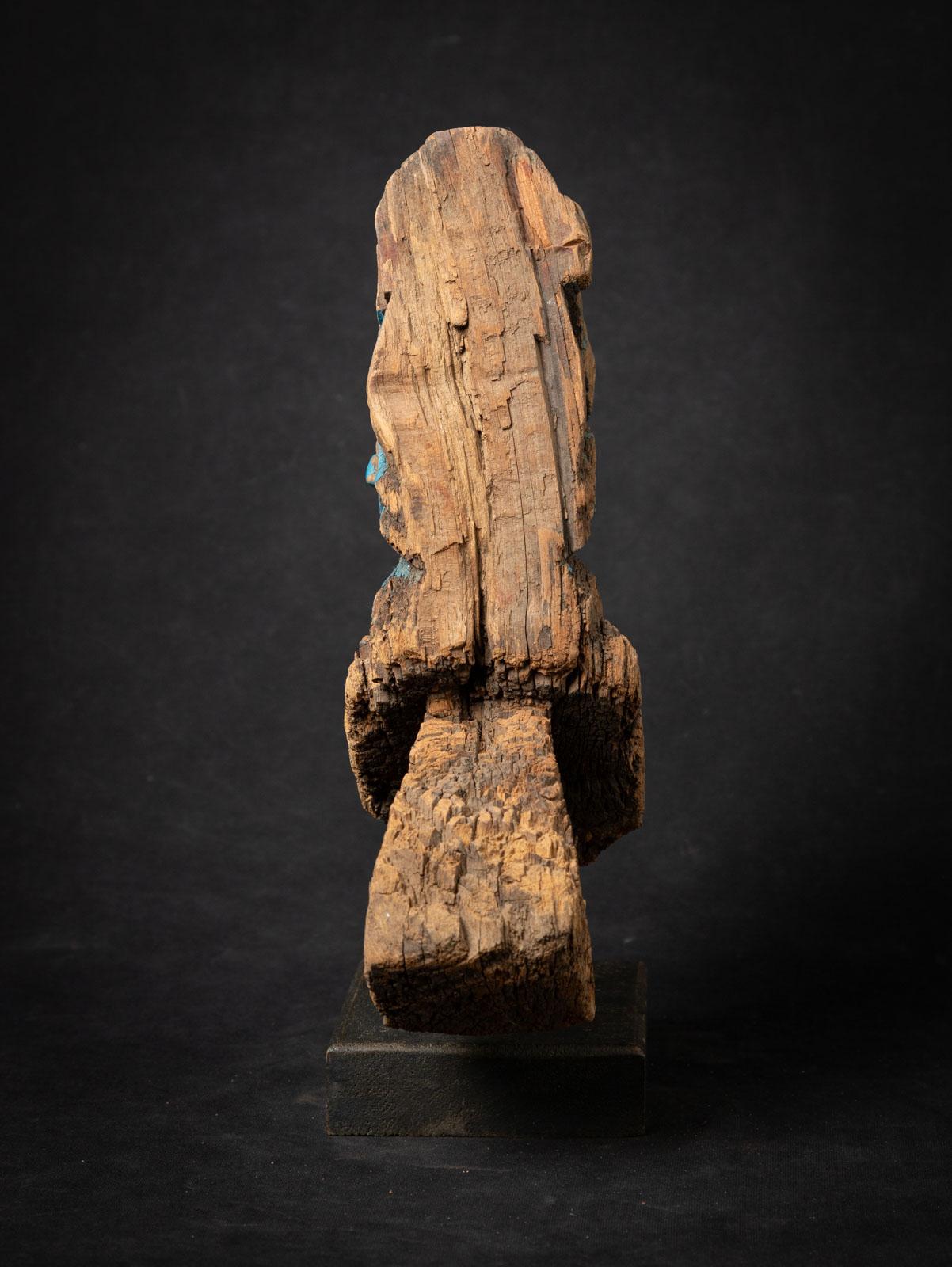 18th century Antique wooden temple fragment of a Horse head In Good Condition In DEVENTER, NL