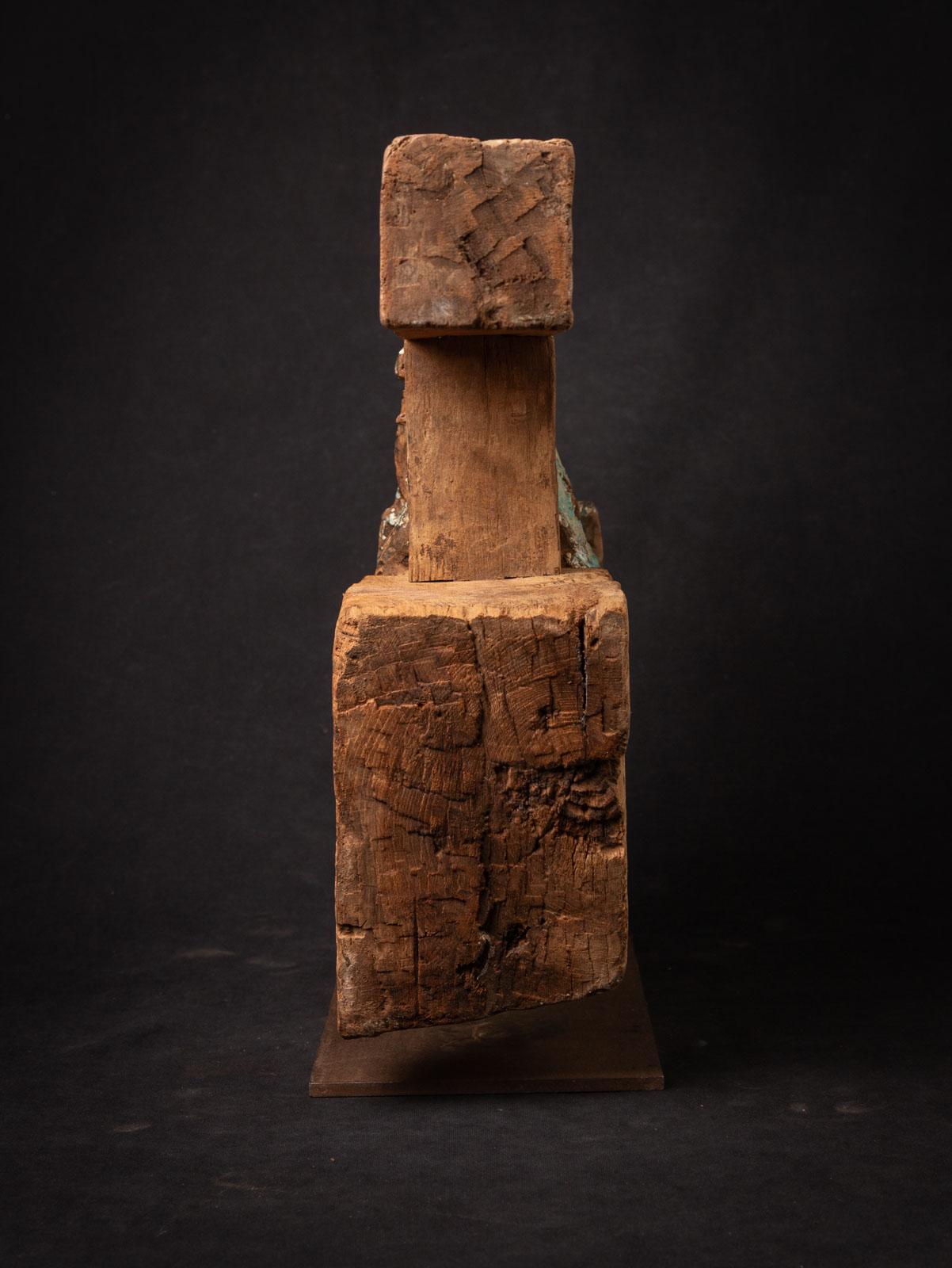 18th century Antique wooden temple fragment of a Horse head In Good Condition For Sale In DEVENTER, NL