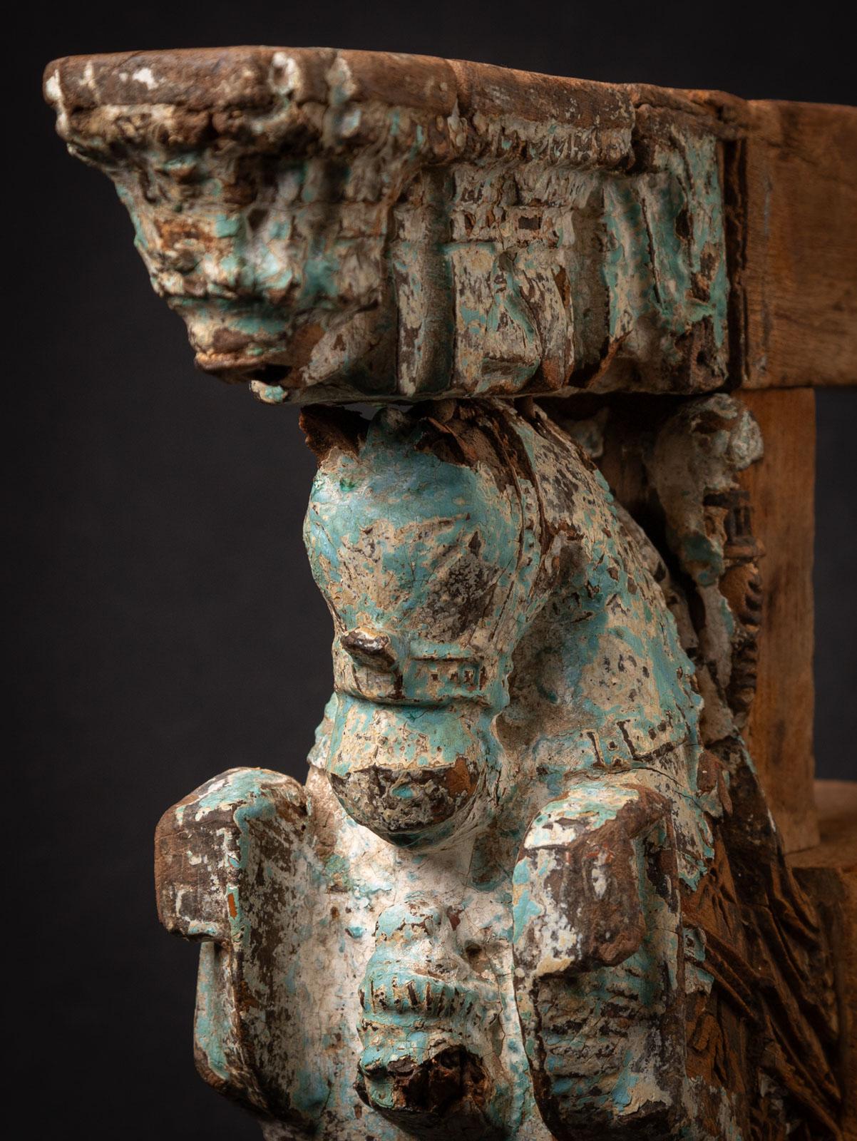 18th century Antique wooden temple fragment of a Horse head For Sale 2