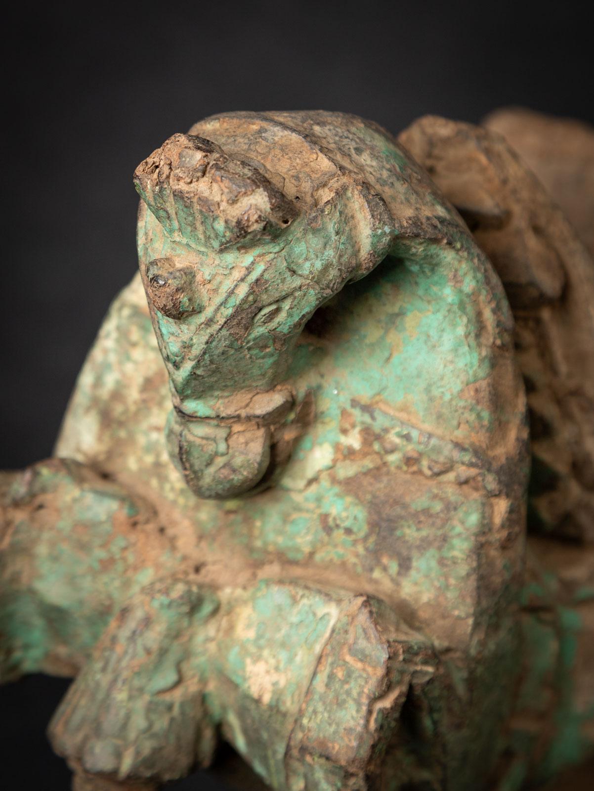 18th century Antique wooden temple fragment of a Horse head from India For Sale 5