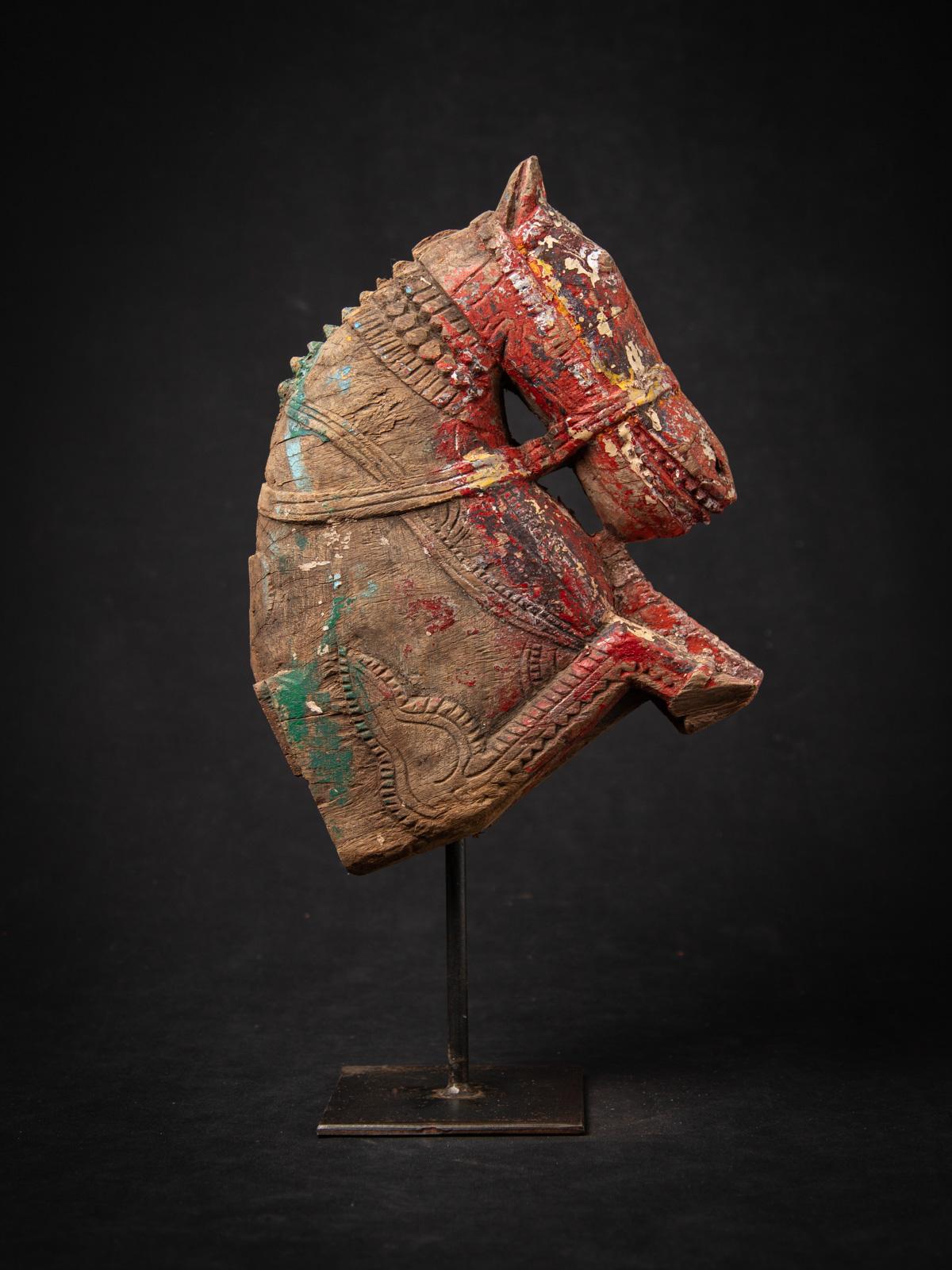 Antikes hölzernes Tempelfragment eines Pferdekopfes aus Indien aus dem 18. Jahrhundert im Angebot 7