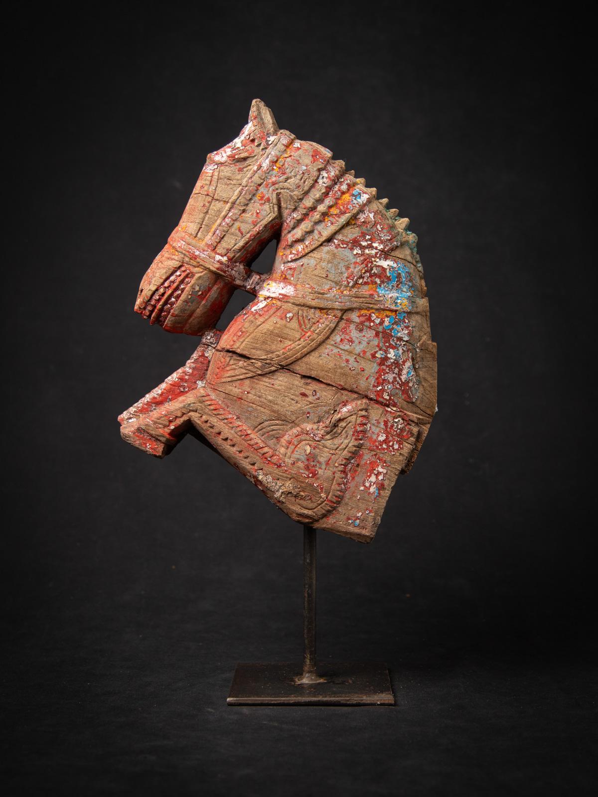 Antikes hölzernes Tempelfragment eines Pferdekopfes aus Indien aus dem 18. Jahrhundert im Angebot 9