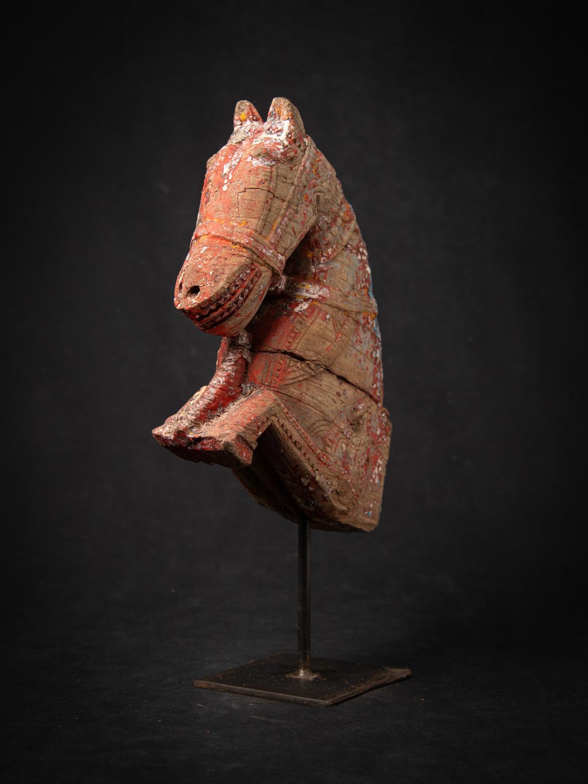 Antikes hölzernes Tempelfragment eines Pferdekopfes aus Indien aus dem 18. Jahrhundert im Angebot 10