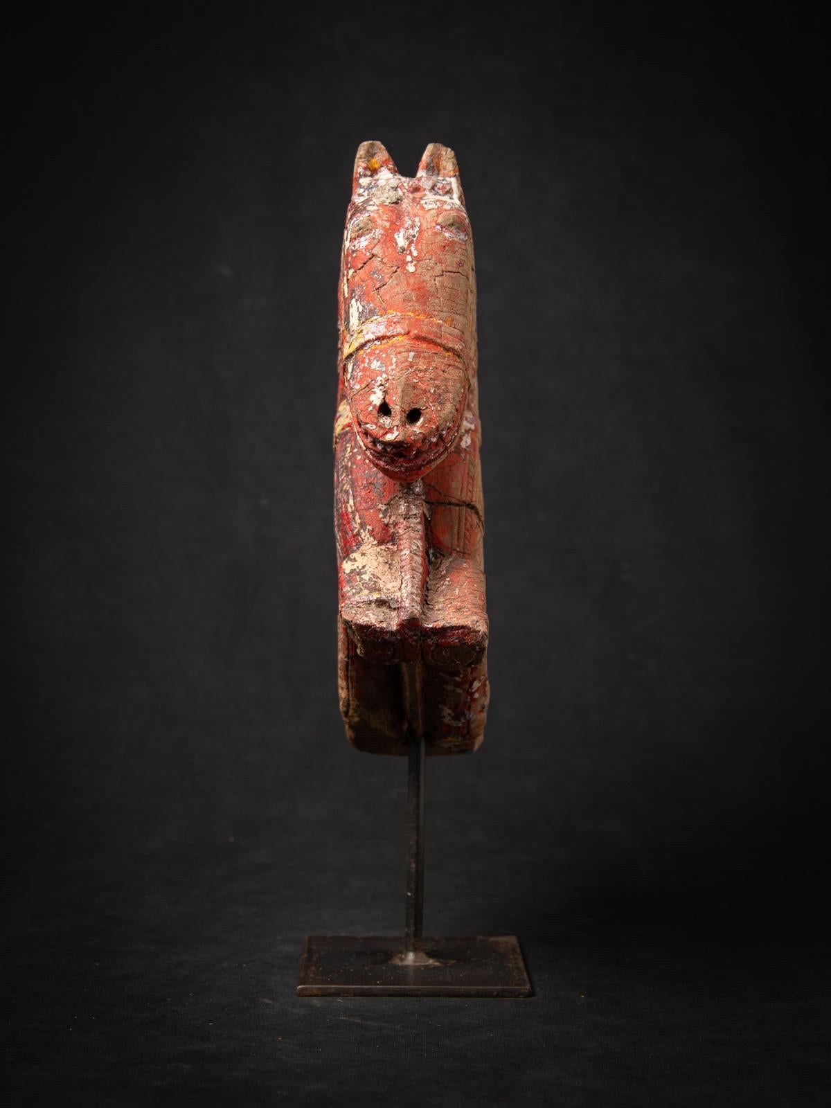 Antikes hölzernes Tempelfragment eines Pferdekopfes aus Indien aus dem 18. Jahrhundert im Angebot 11