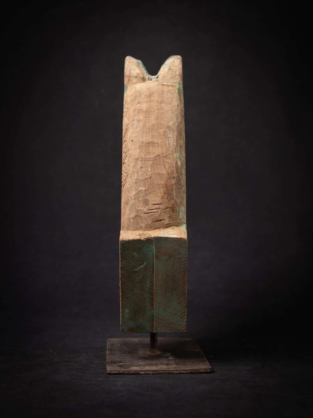 18th century Antique wooden temple fragment of a Horse head from India For Sale 12