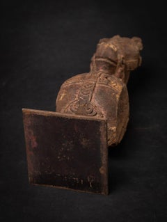 fragment de temple ancien en bois du 18e siècle représentant une tête de cheval d'Inde
