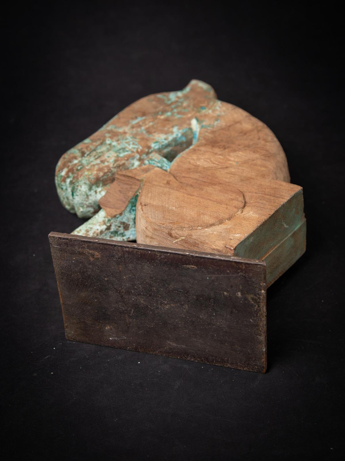 Discover the beauty of Indian craftsmanship with this antique wooden temple fragment of a horse head, a remarkable piece from the 18th century. Expertly carved from solid wood, this exquisite artifact stands 41 cm high, measuring 12.6 cm wide and