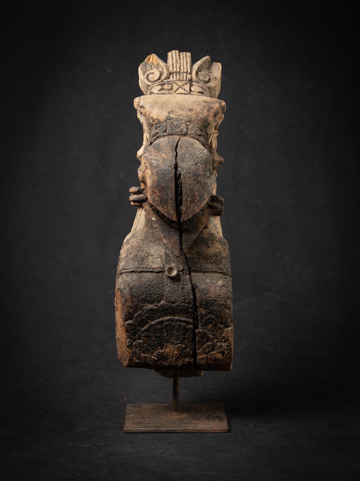 Antique wooden temple fragment of a Horse head

Material : wood
46,5 cm high
14,3 cm wide and 18 cm deep
18th century
Weight: 3,77 kgs
Originating from India