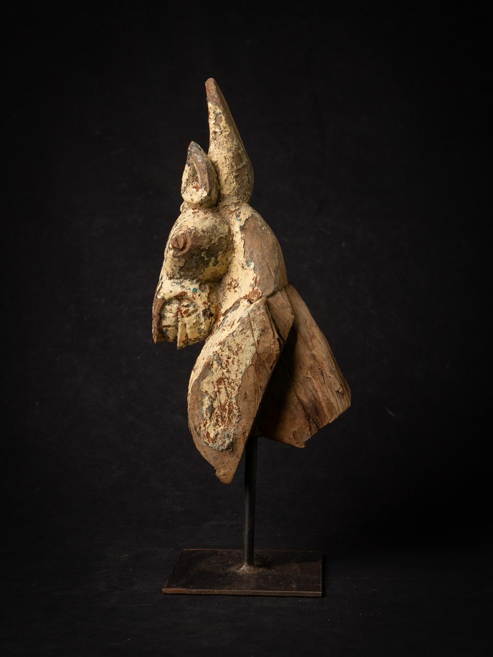 Antikes Tempelfragment eines Pferdekopfes aus Indien aus Holz aus dem 18. Jahrhundert (Indisch) im Angebot