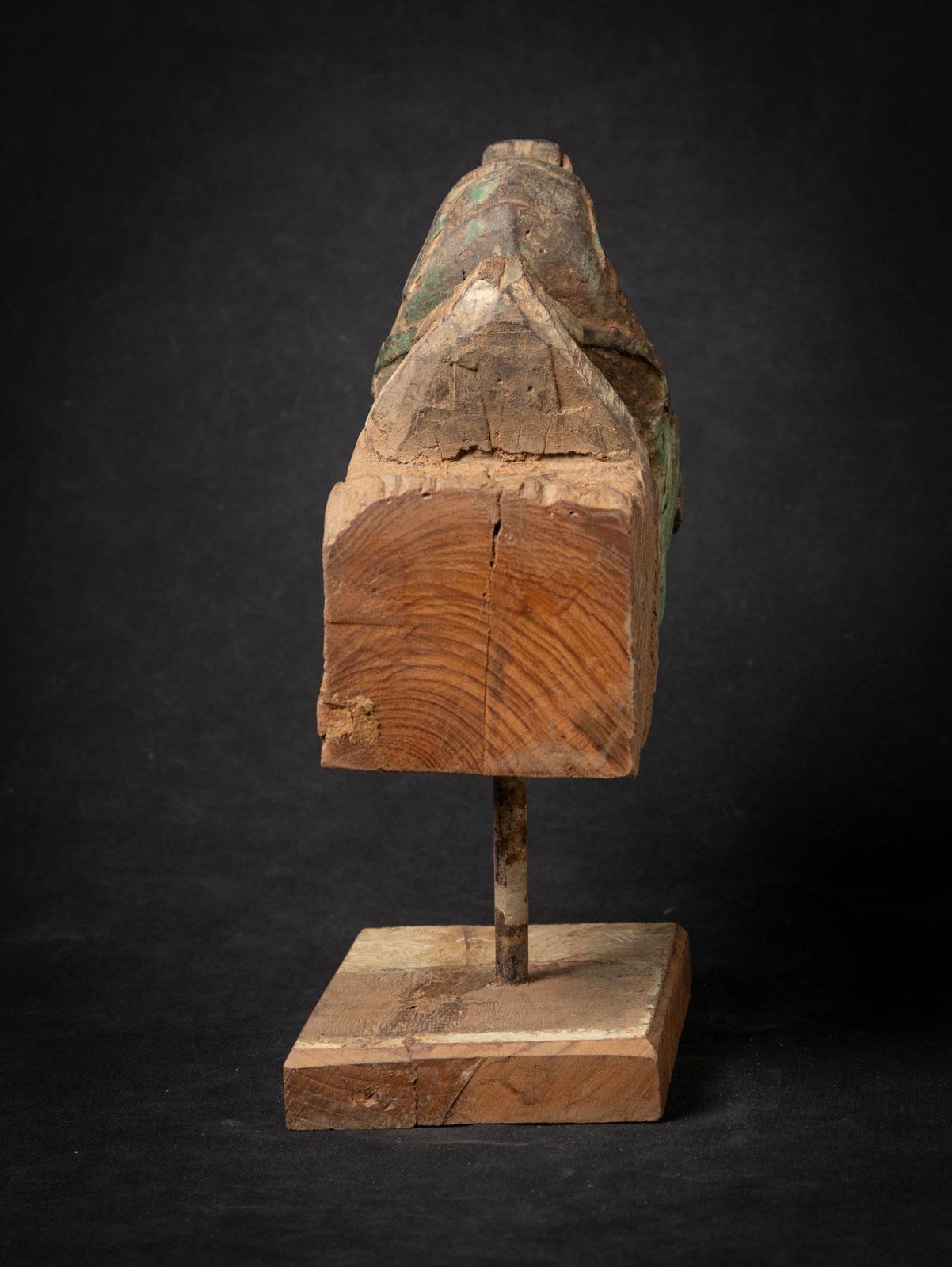 18th century Antique wooden temple fragment of a Horse head from India In Good Condition For Sale In DEVENTER, NL