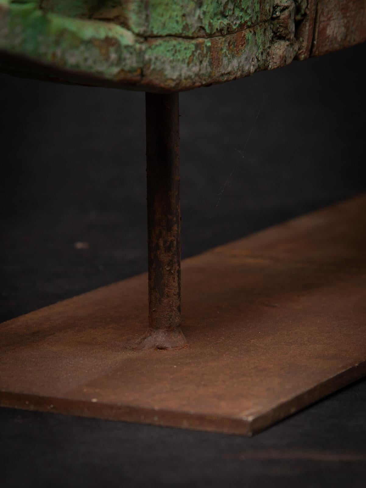 18th century Antique wooden temple fragment of a Horse head from India In Good Condition For Sale In DEVENTER, NL