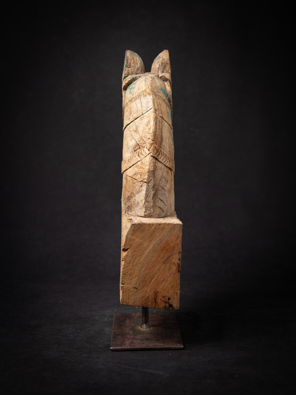 18th century Antique wooden temple fragment of a Horse head from India In Good Condition For Sale In DEVENTER, NL