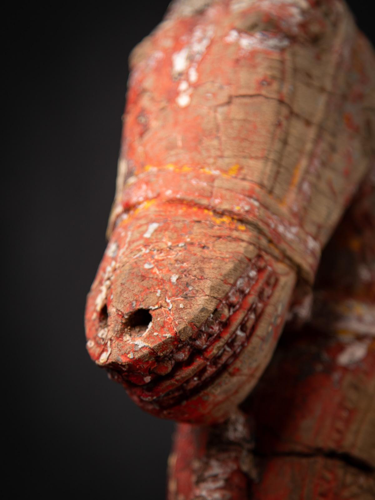 Antikes hölzernes Tempelfragment eines Pferdekopfes aus Indien aus dem 18. Jahrhundert (18. Jahrhundert und früher) im Angebot