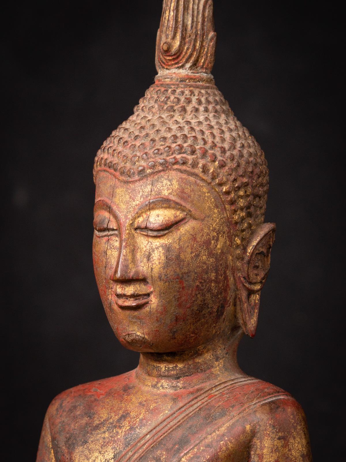 Antike thailändische Buddha-Statue aus Holz aus dem 18. Jahrhundert in Bhumisparsha Mudra im Angebot 5