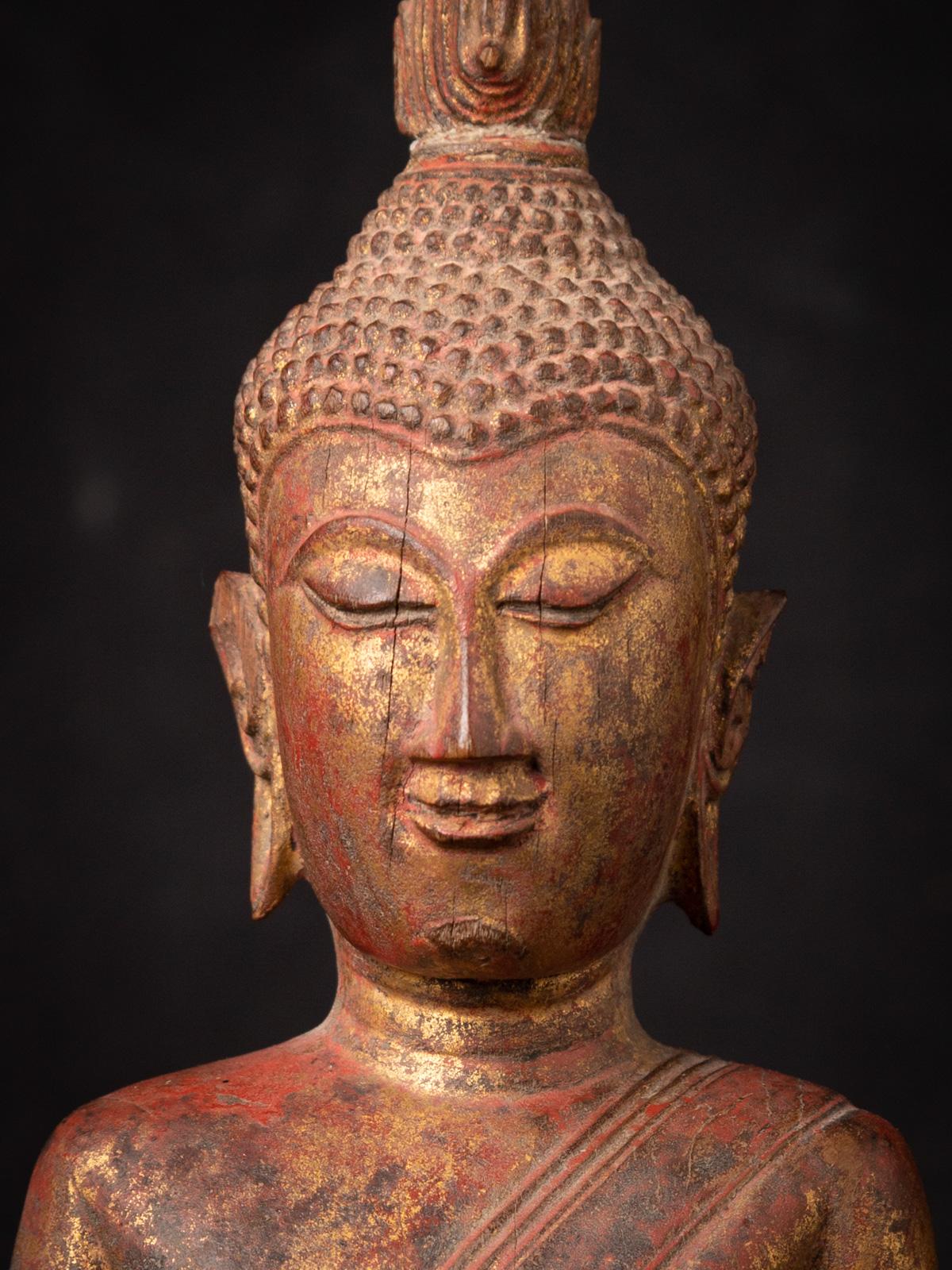 Antike thailändische Buddha-Statue aus Holz aus dem 18. Jahrhundert in Bhumisparsha Mudra im Angebot 6
