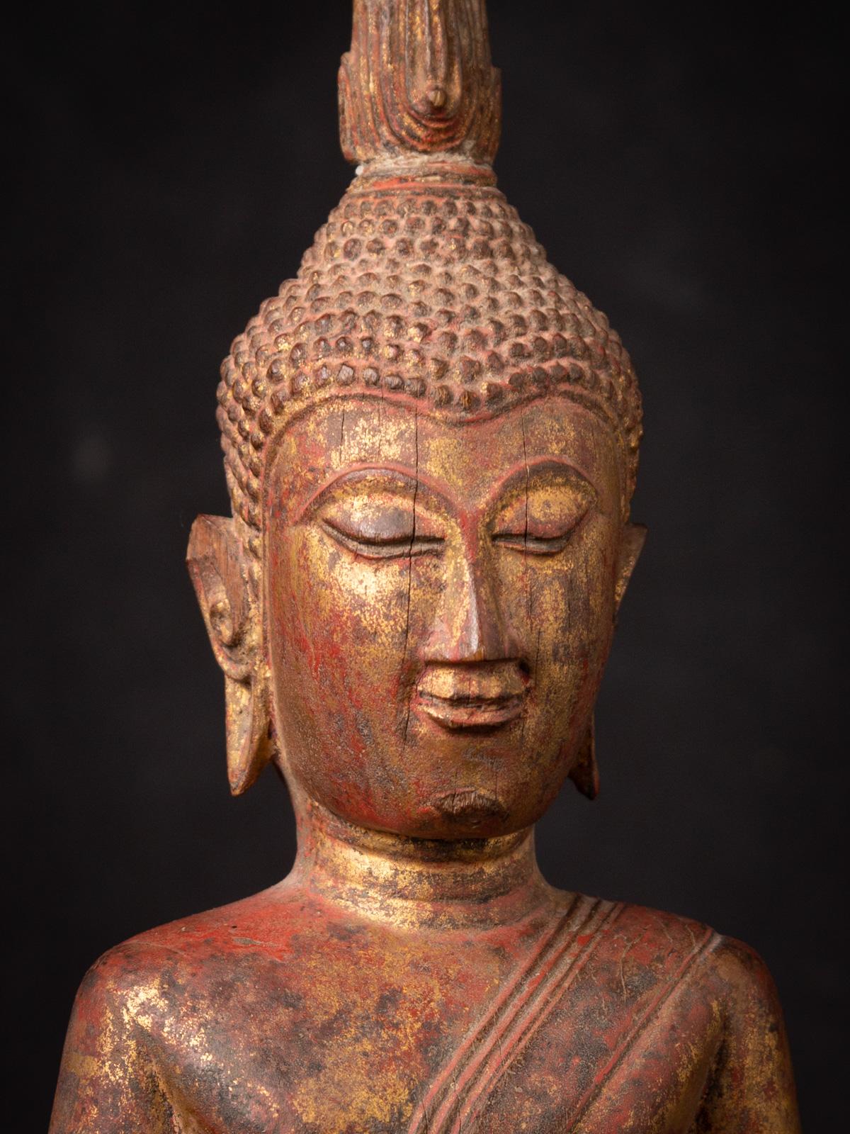 Antike thailändische Buddha-Statue aus Holz aus dem 18. Jahrhundert in Bhumisparsha Mudra im Angebot 7