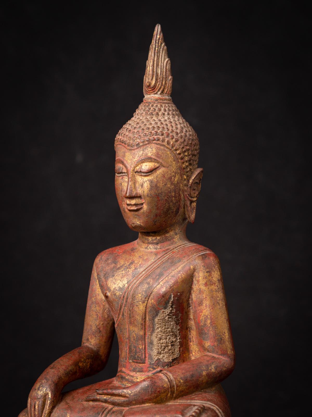 Antike thailändische Buddha-Statue aus Holz aus dem 18. Jahrhundert in Bhumisparsha Mudra im Angebot 8