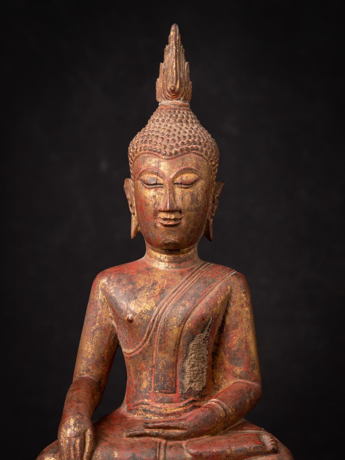 Antike thailändische Buddha-Statue aus Holz aus dem 18. Jahrhundert in Bhumisparsha Mudra im Angebot 9