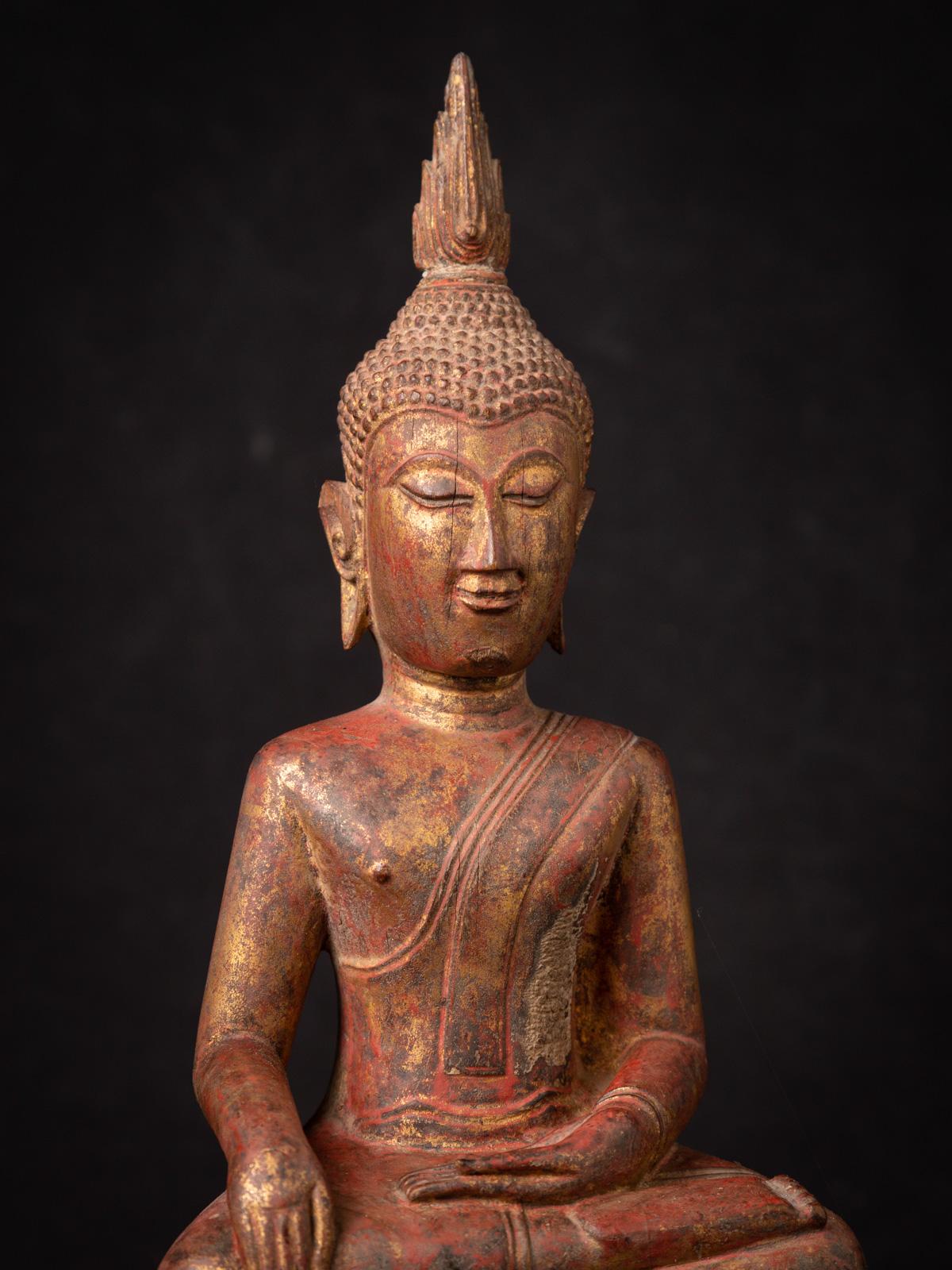 Antike thailändische Buddha-Statue aus Holz aus dem 18. Jahrhundert in Bhumisparsha Mudra im Angebot 10