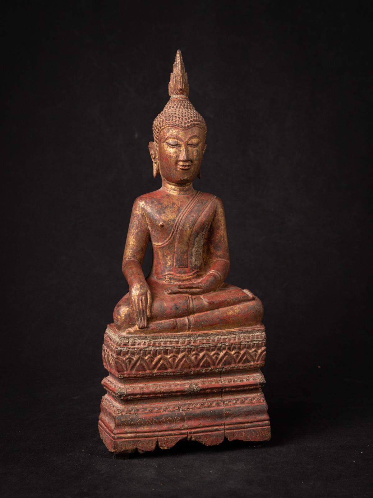 Antike thailändische Buddha-Statue aus Holz aus dem 18. Jahrhundert in Bhumisparsha Mudra im Angebot 11