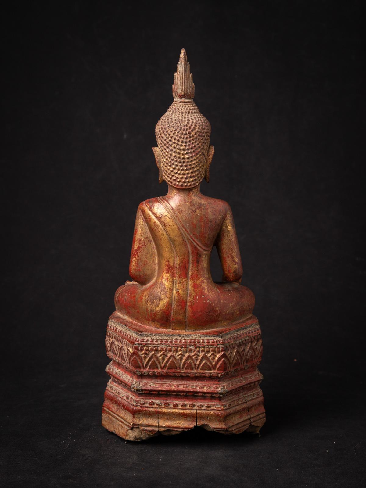 Antike thailändische Buddha-Statue aus Holz aus dem 18. Jahrhundert in Bhumisparsha Mudra im Angebot 13