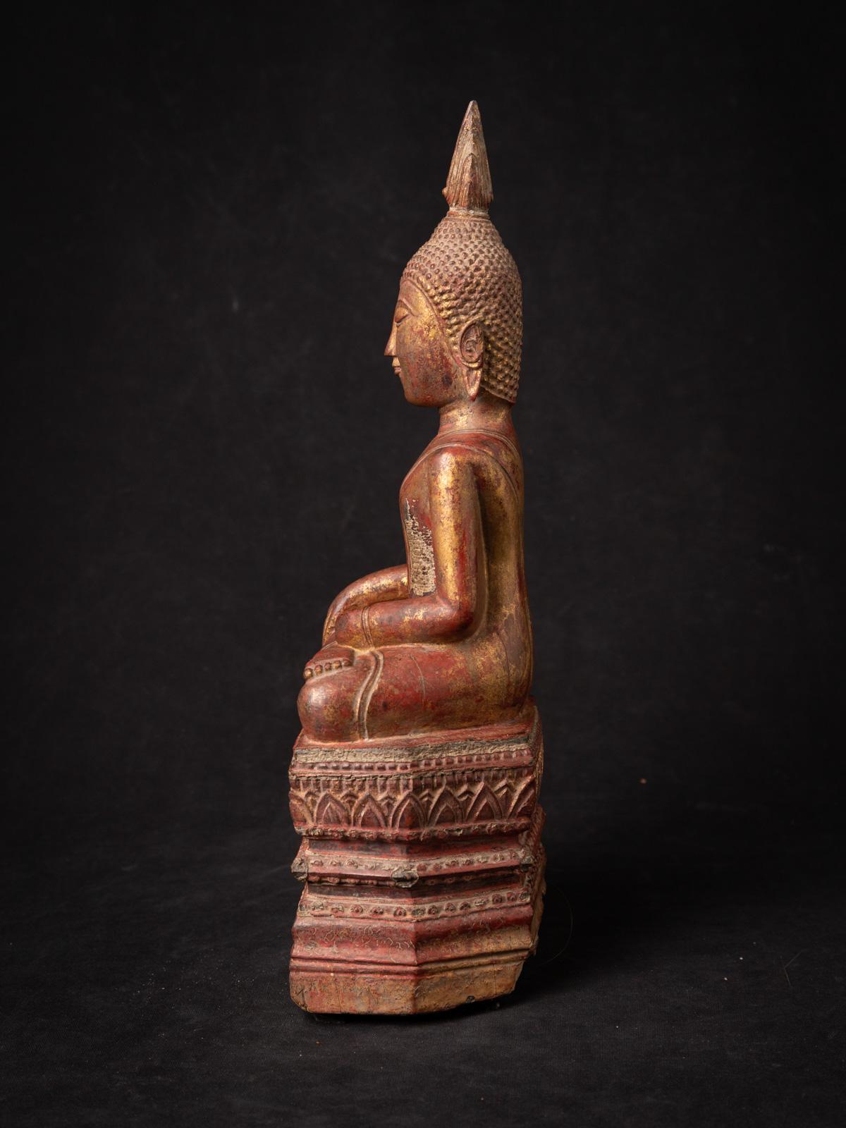 Antike thailändische Buddha-Statue aus Holz aus dem 18. Jahrhundert in Bhumisparsha Mudra im Angebot 14