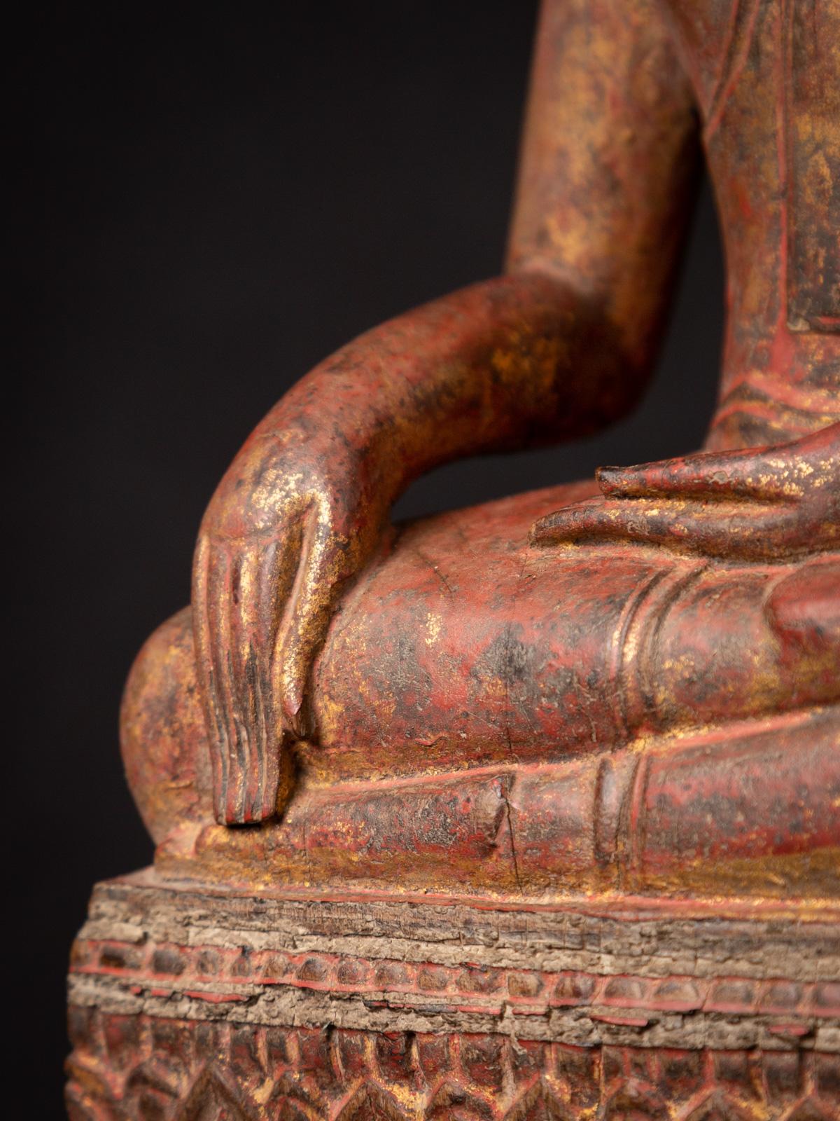 Antike thailändische Buddha-Statue aus Holz aus dem 18. Jahrhundert in Bhumisparsha Mudra (Thailändisch) im Angebot