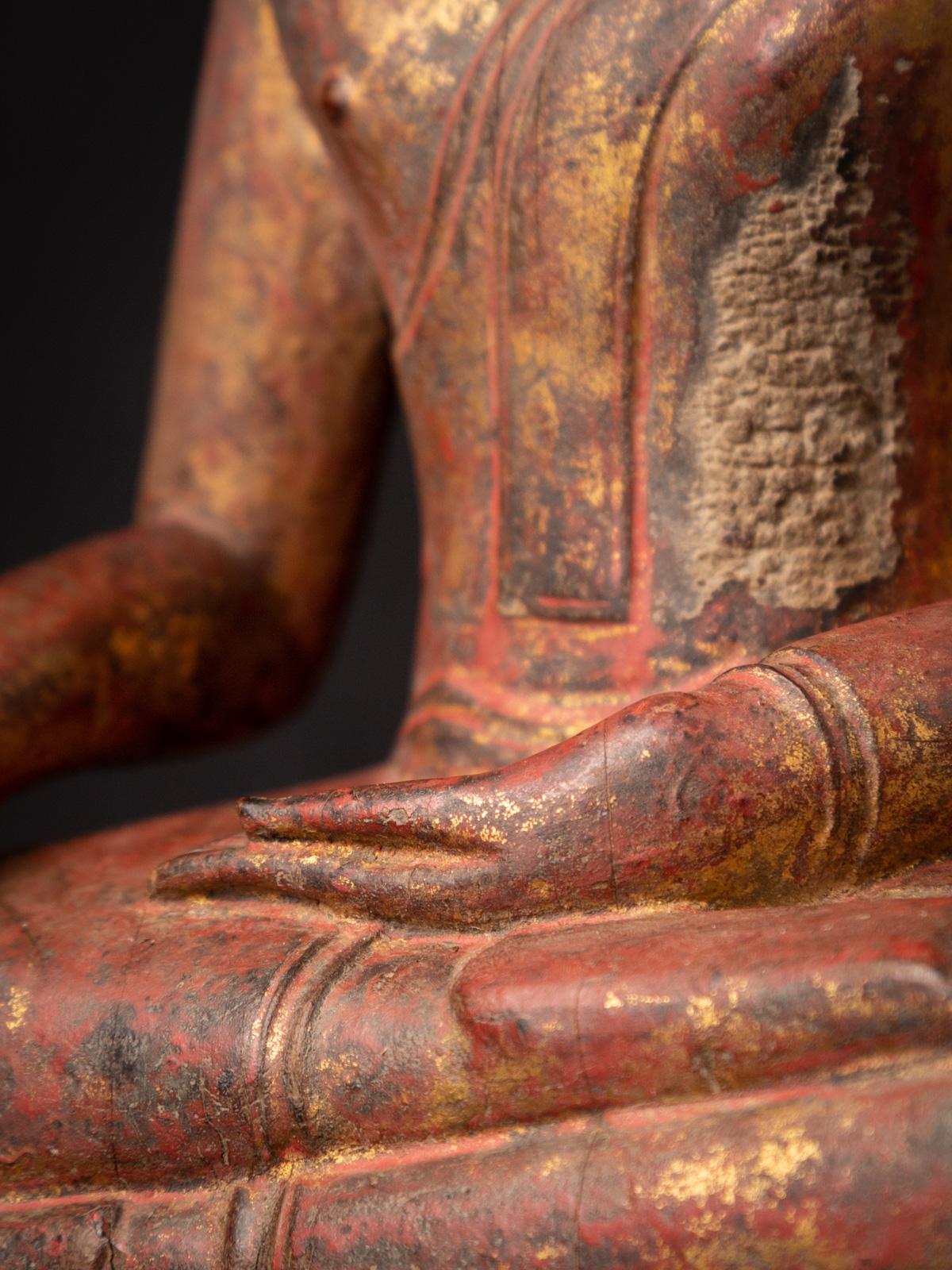 Antike thailändische Buddha-Statue aus Holz aus dem 18. Jahrhundert in Bhumisparsha Mudra im Zustand „Gut“ im Angebot in DEVENTER, NL