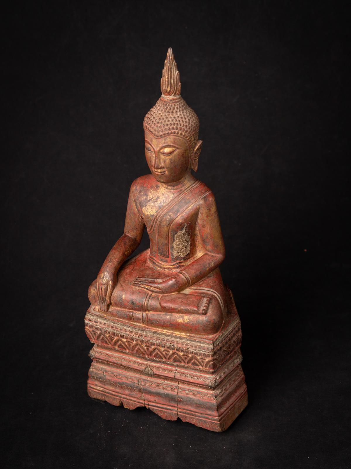 Antike thailändische Buddha-Statue aus Holz aus dem 18. Jahrhundert in Bhumisparsha Mudra im Angebot 4