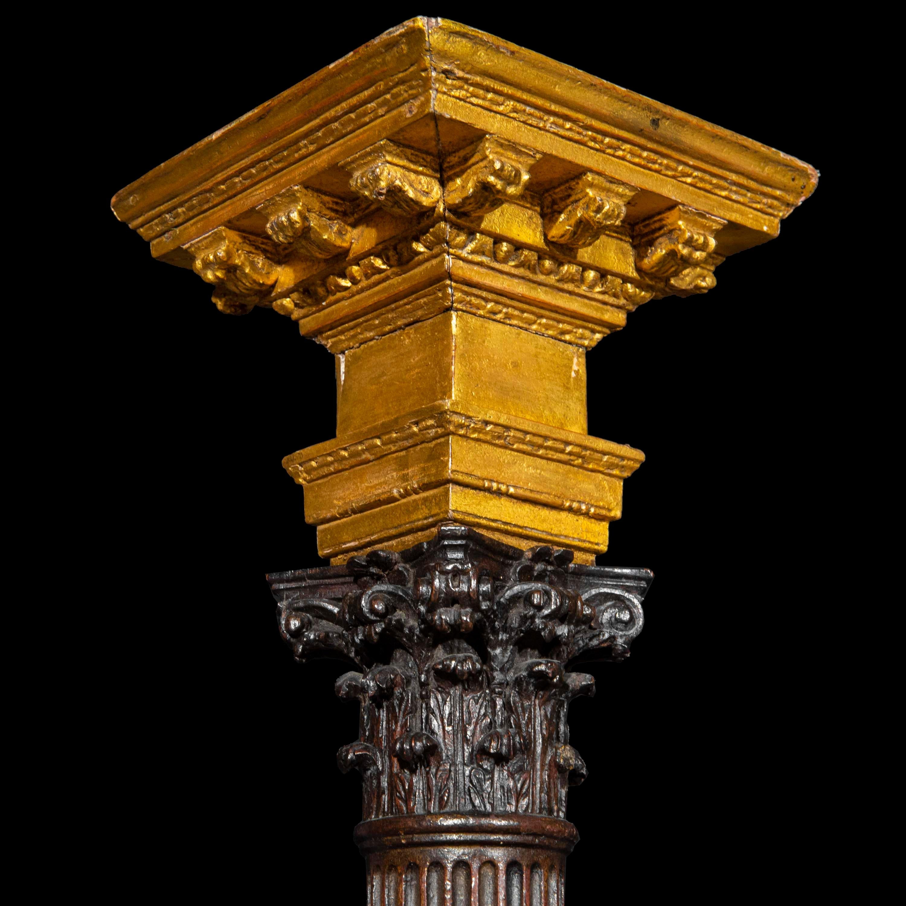 Un modèle architectural extrêmement rare et exquis d'une colonne corinthienne inspiré du Grand Tour
Angleterre, troisième quart du XVIIIe siècle.

Pourquoi nous l'aimons
Exquisément sculptée et rehaussée d'or, cette rarissime survivance de l'âge
