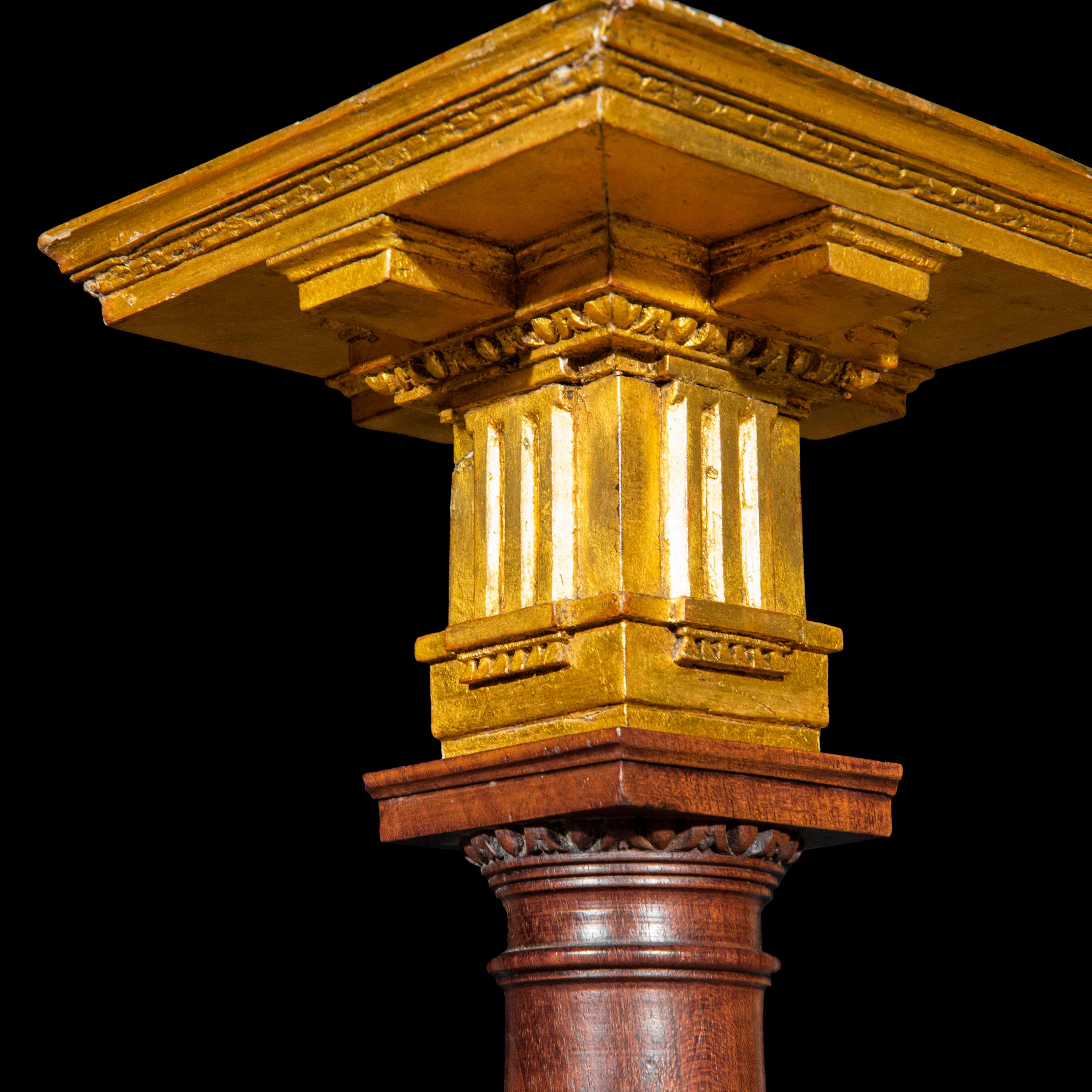 Un modèle architectural extrêmement rare et exquis d'une colonne dorique
Angleterre, troisième quart du XVIIIe siècle.

Pourquoi nous l'aimons
Exquisément sculpté et rehaussé d'or, ce rarissime survivant de l'âge d'or de l'architecture classique