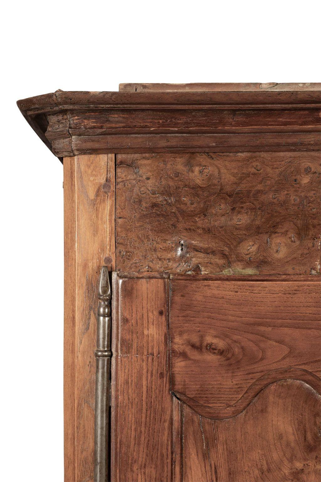 Armoire du XVIIIe siècle en bois d'olivier et en frêne en vente 4
