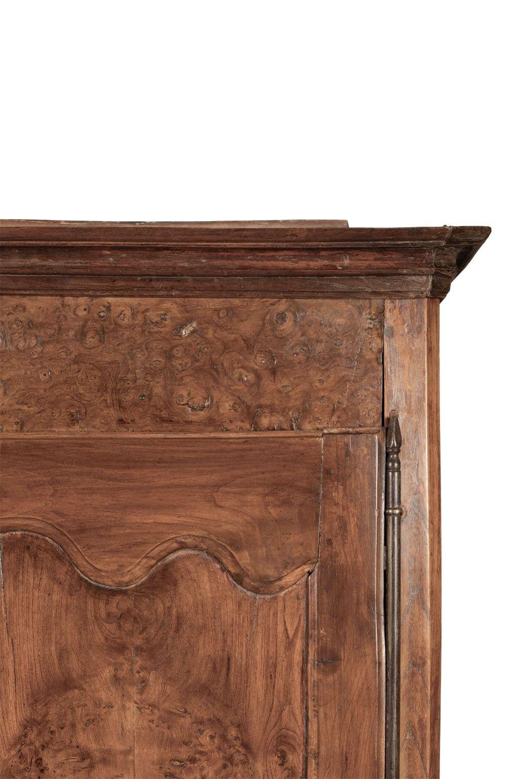 Armoire du XVIIIe siècle en bois d'olivier et en frêne en vente 6