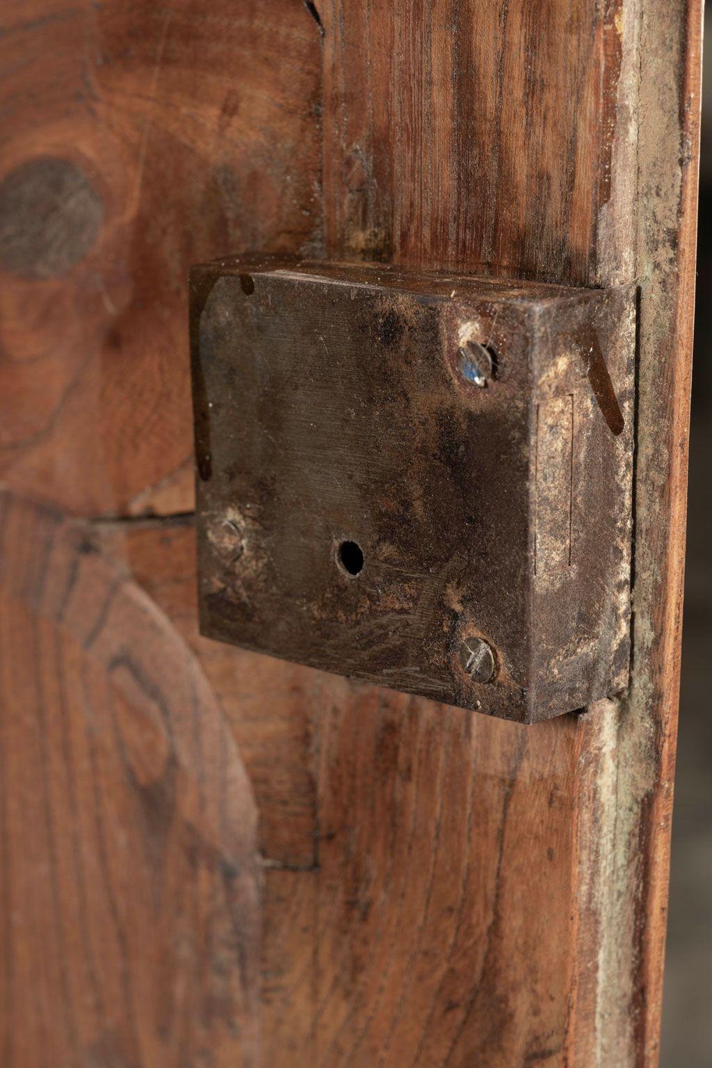 Armoire du XVIIIe siècle en bois d'olivier et en frêne en vente 8