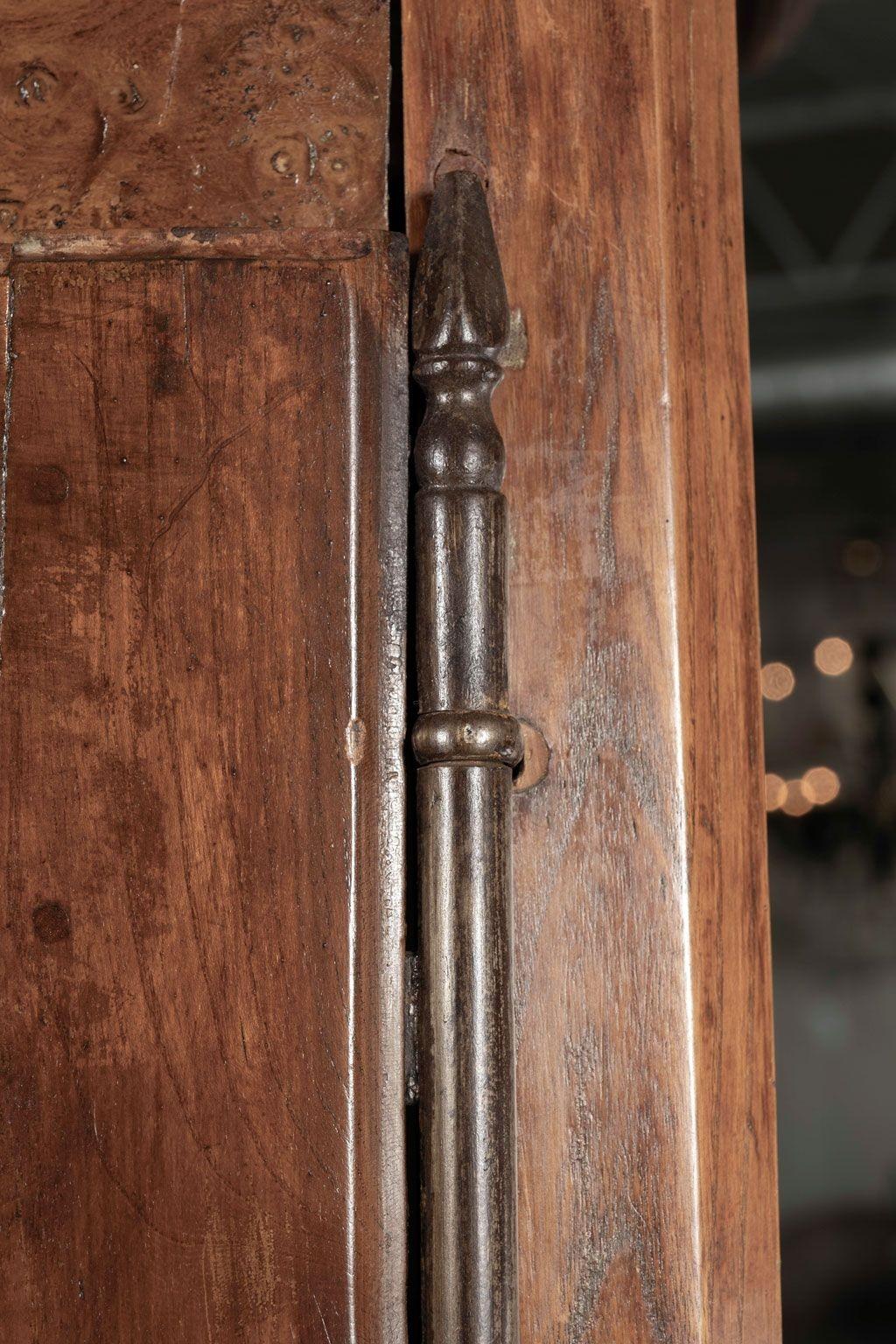 Armoire du XVIIIe siècle en bois d'olivier et en frêne en vente 1