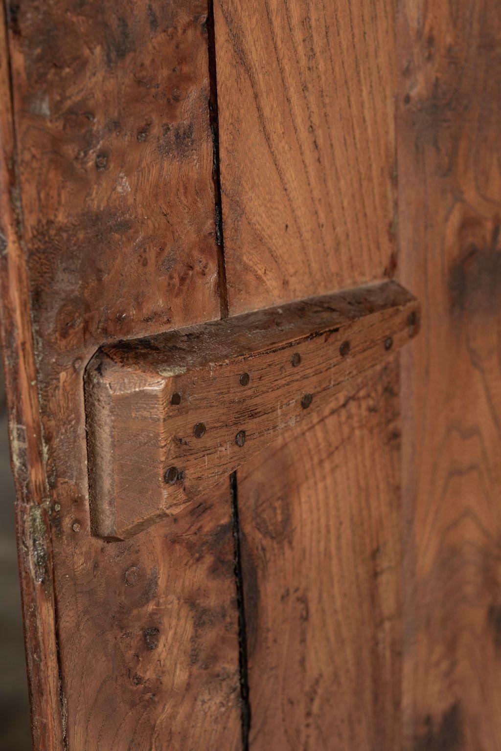 Armoire du XVIIIe siècle en bois d'olivier et en frêne en vente 2
