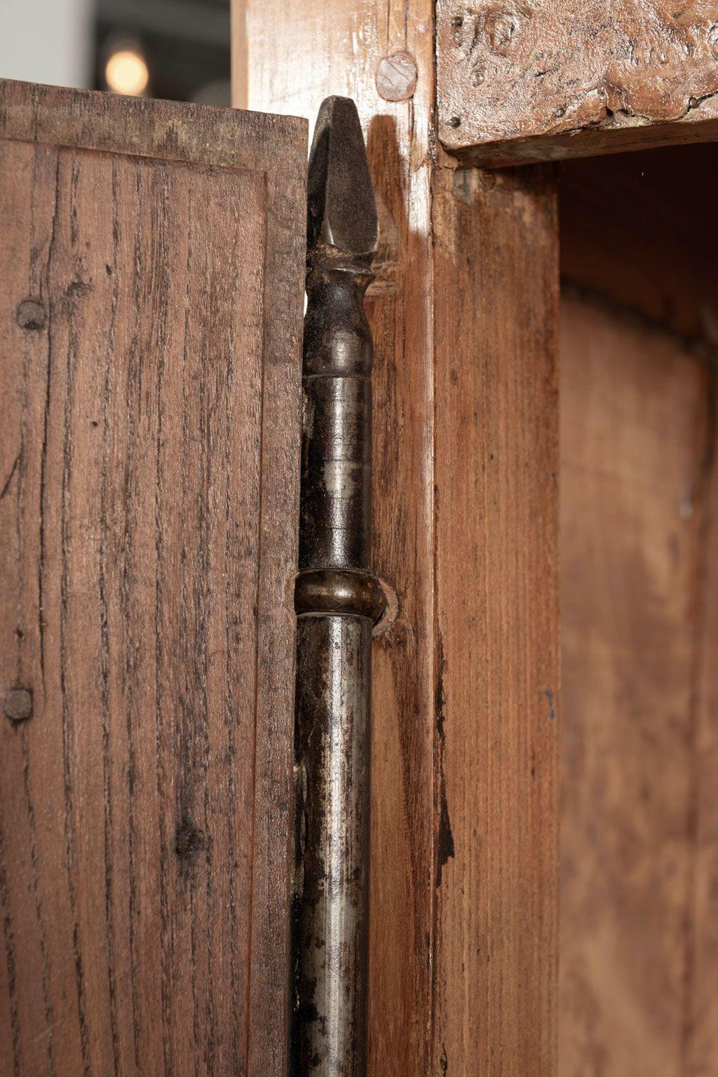 Armoire du XVIIIe siècle en bois d'olivier et en frêne en vente 3