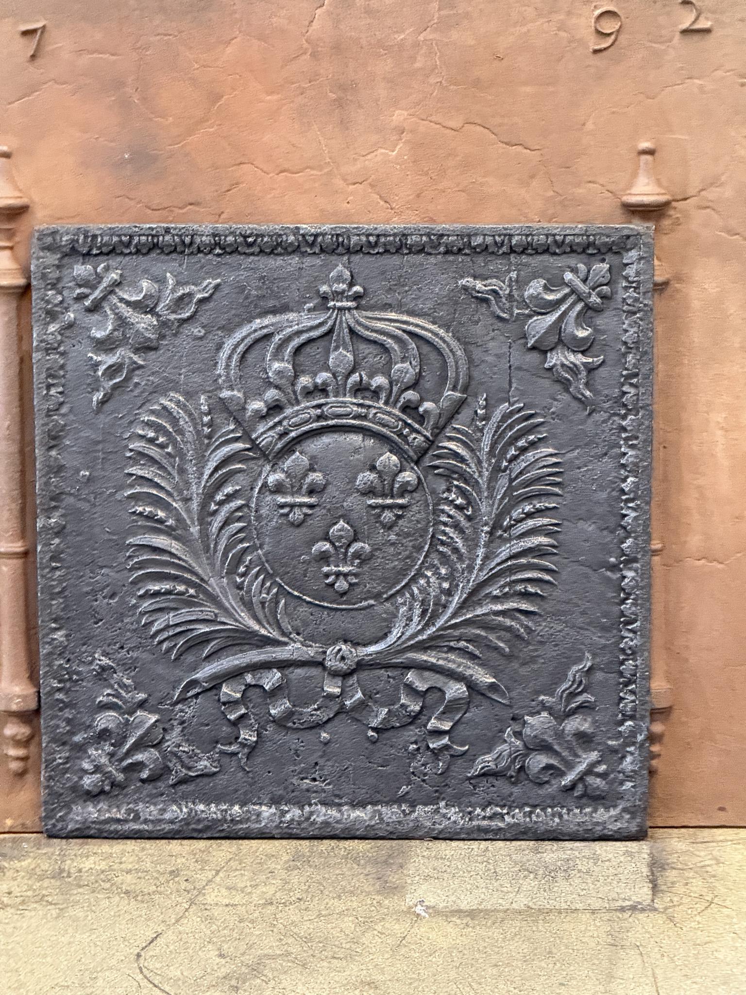 Armoiries de la Maison de Bourbon, maison royale d'origine française devenue une dynastie majeure en Europe. Il a donné des rois à l'Espagne (Navarre), à la France, aux deux Siciles et à Parma. Les rois Bourbons ont gouverné la France de 1589