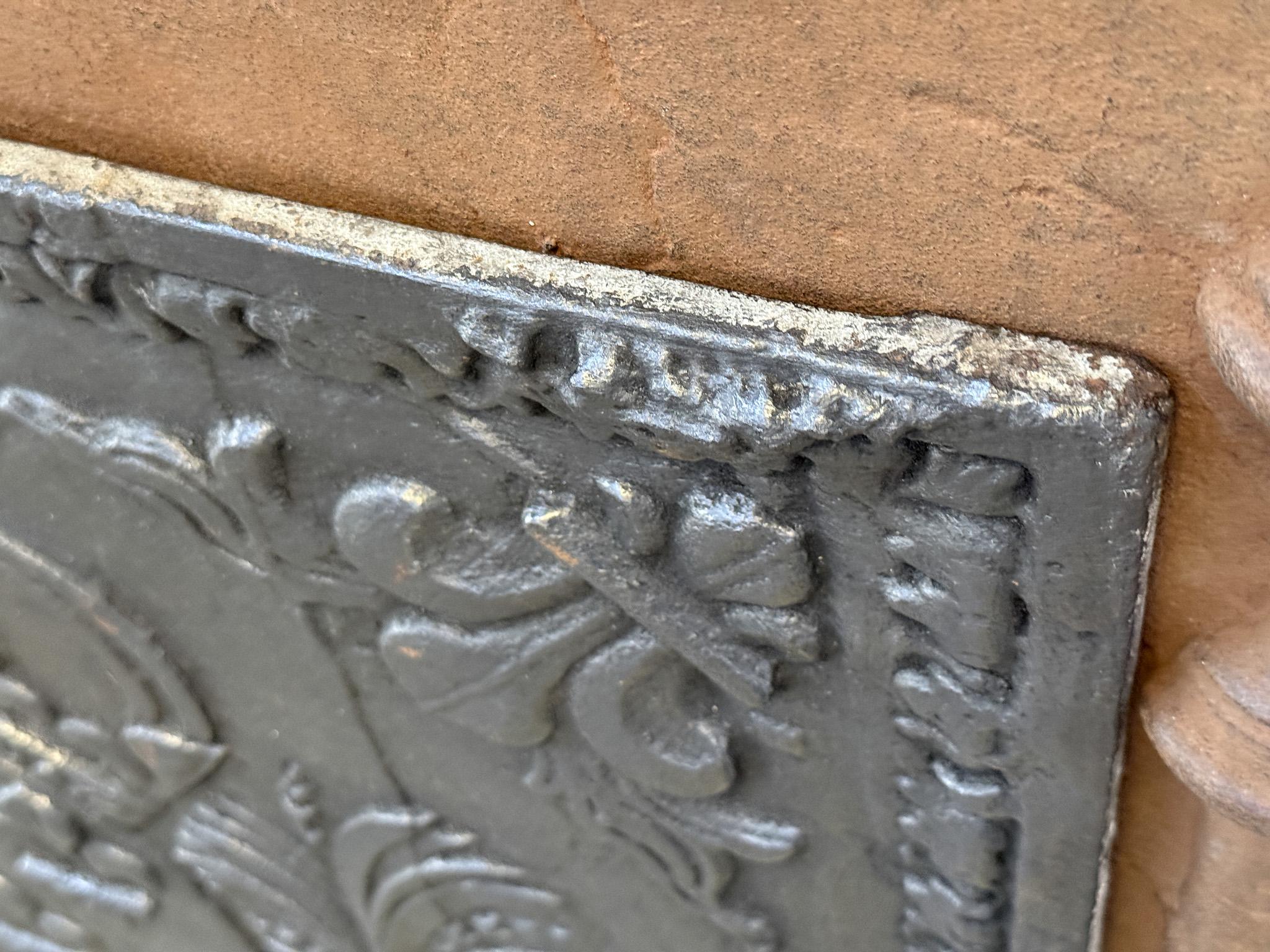Français Plaque de cheminée XVIIIe siècle aux armes de France en vente