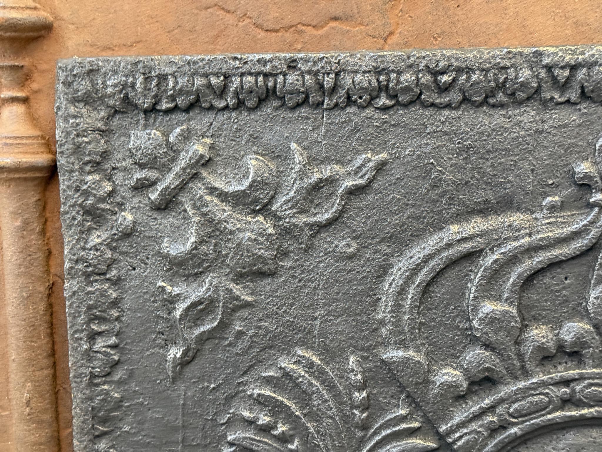 Plaque de cheminée XVIIIe siècle aux armes de France Bon état - En vente à Soest, NL