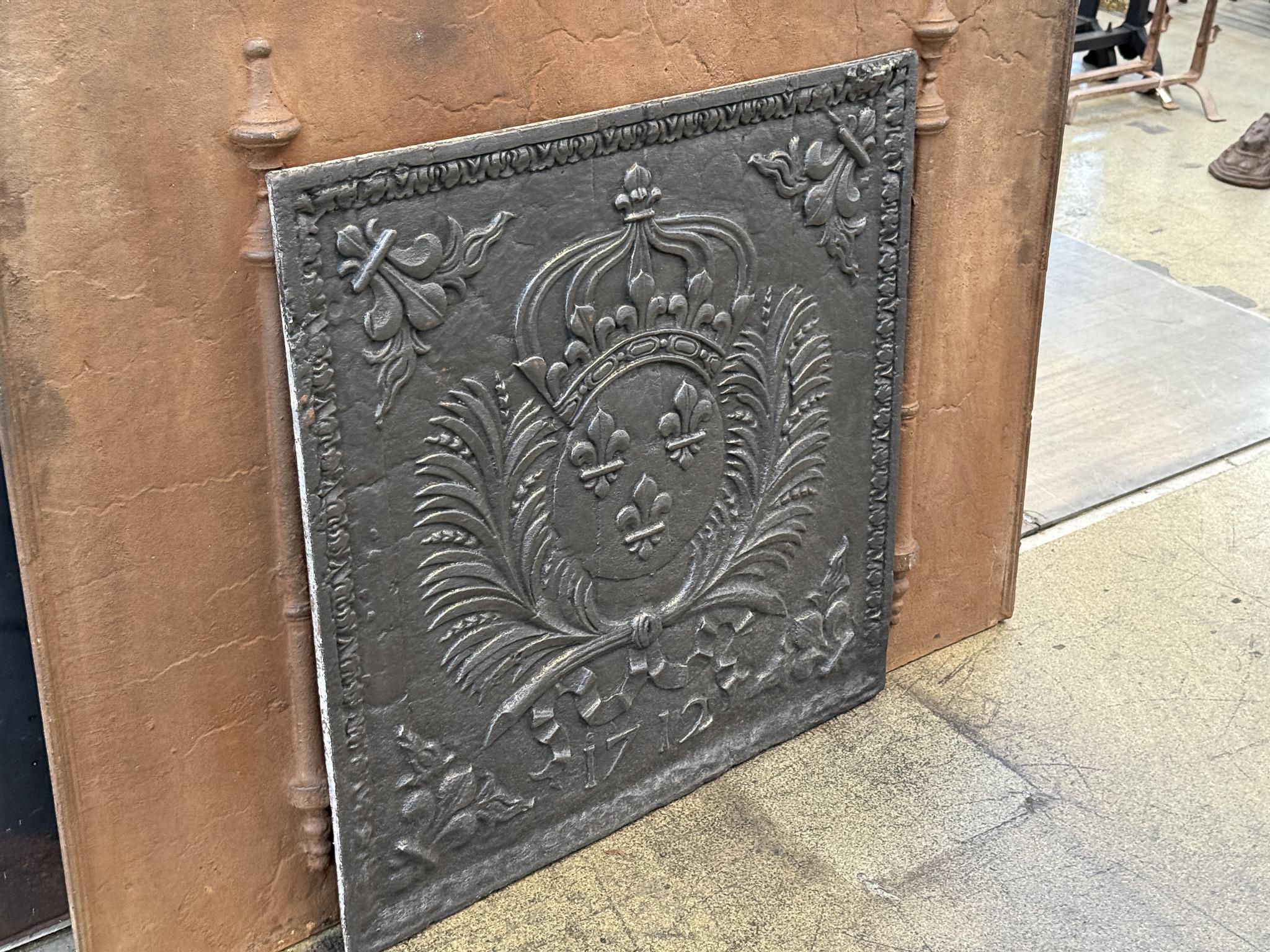 Plaque de cheminée XVIIIe siècle aux armes de France Bon état - En vente à Soest, NL